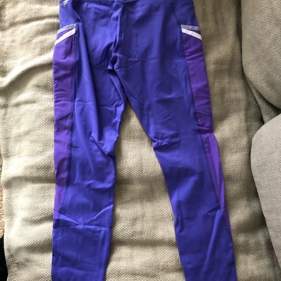 NWT fabletics retro leggings! Sold out!! Purple with mesh phone pockets , xs - Picture 3 of 7